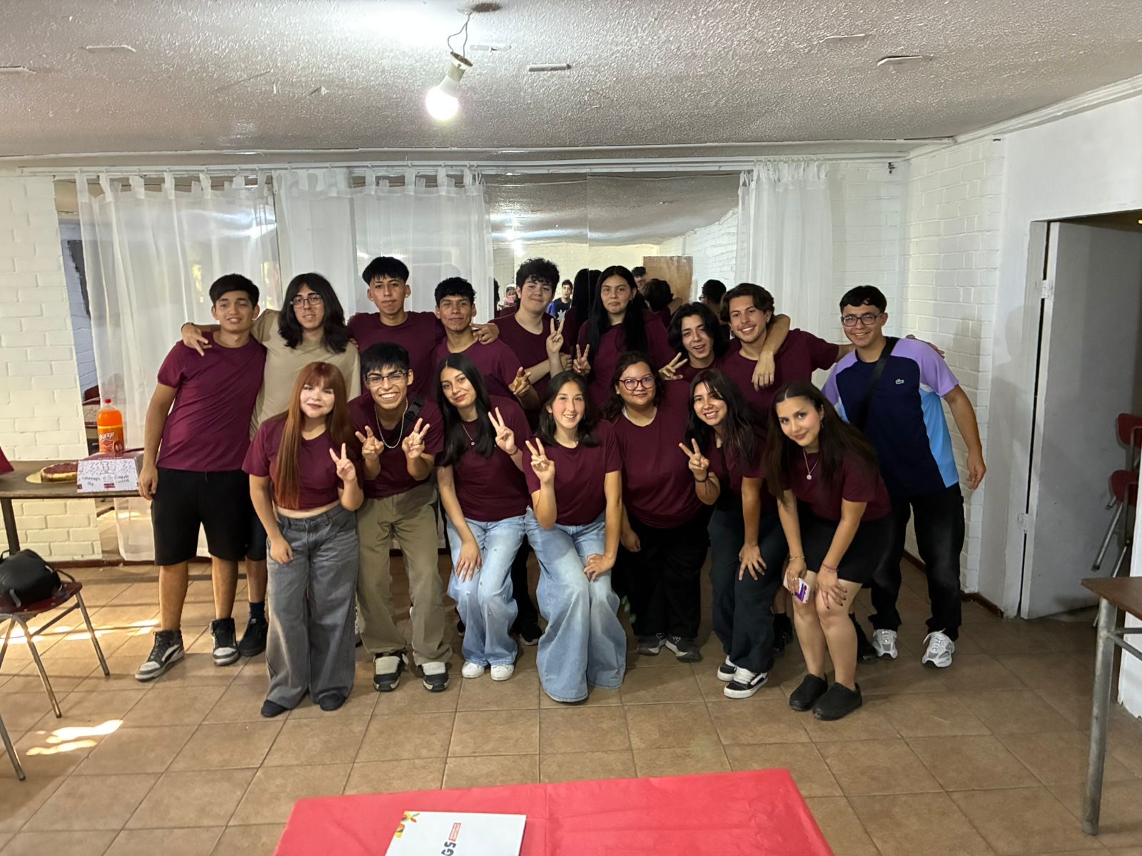 El equipo de Jóvenes del Barrio celebrando la constitución legal de la organización, el 8 de enero de 2026